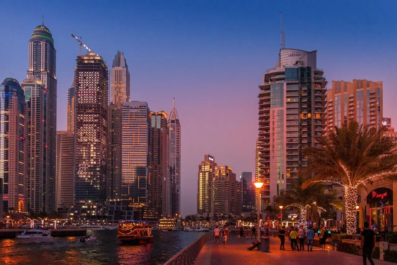 Vandrarhem Vacation Stay Near Adcb Metro & Sharaf Dg Metro Stations Dubai